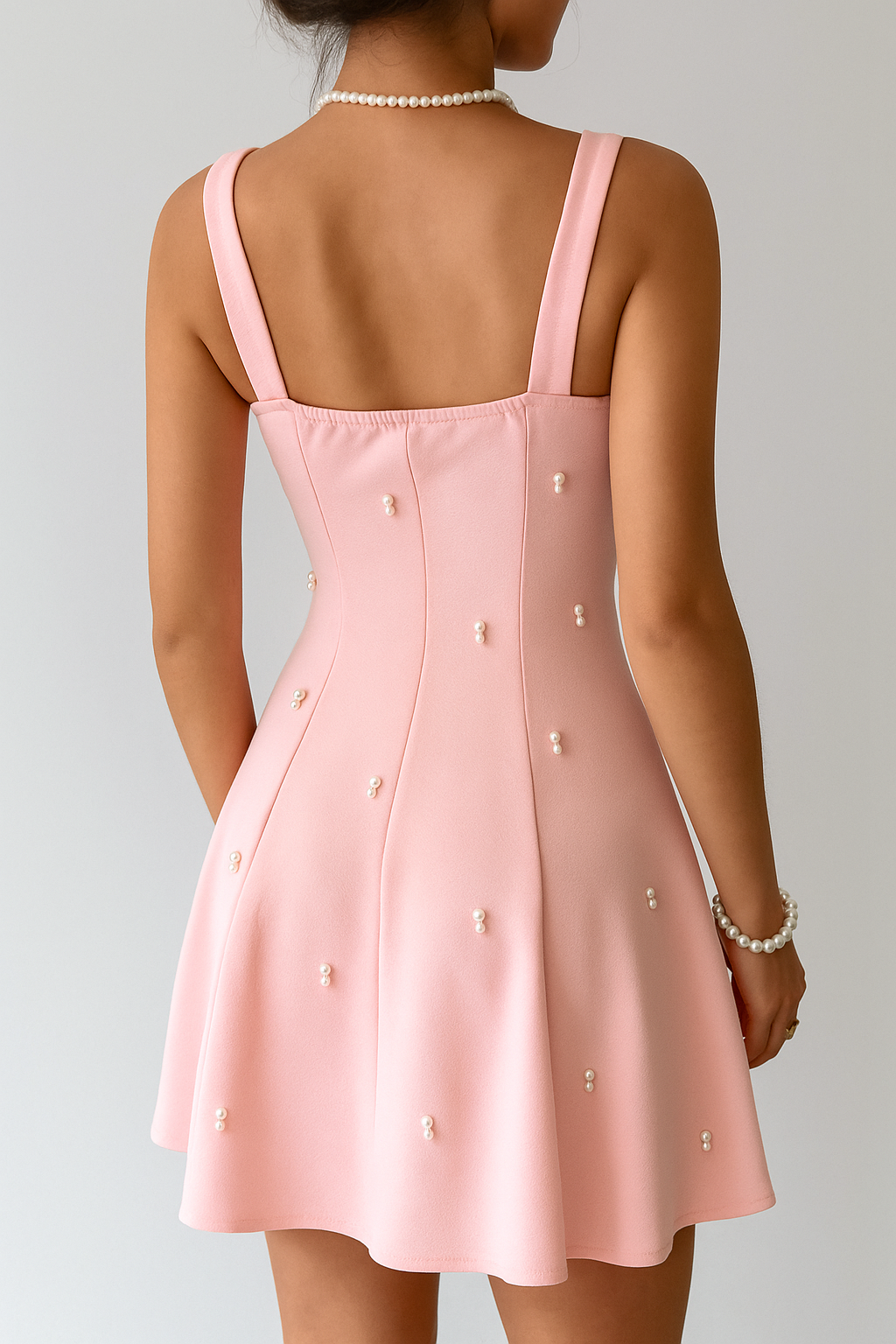Vestido Rosa Elegante con Apliques de Perlas – Corte Acampanado